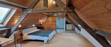 5 bedrooms, iron/ironing board, internet