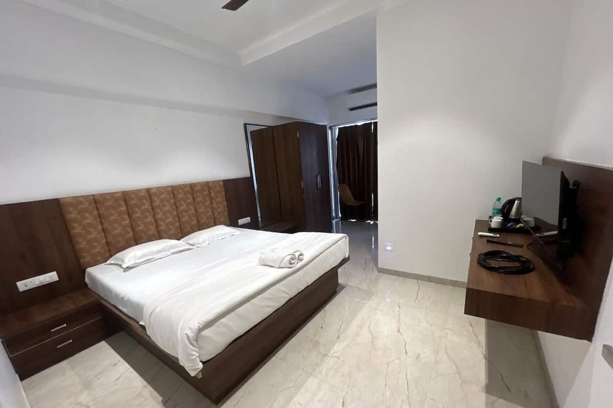 Deluxe Double Room, Balcony, Lake View