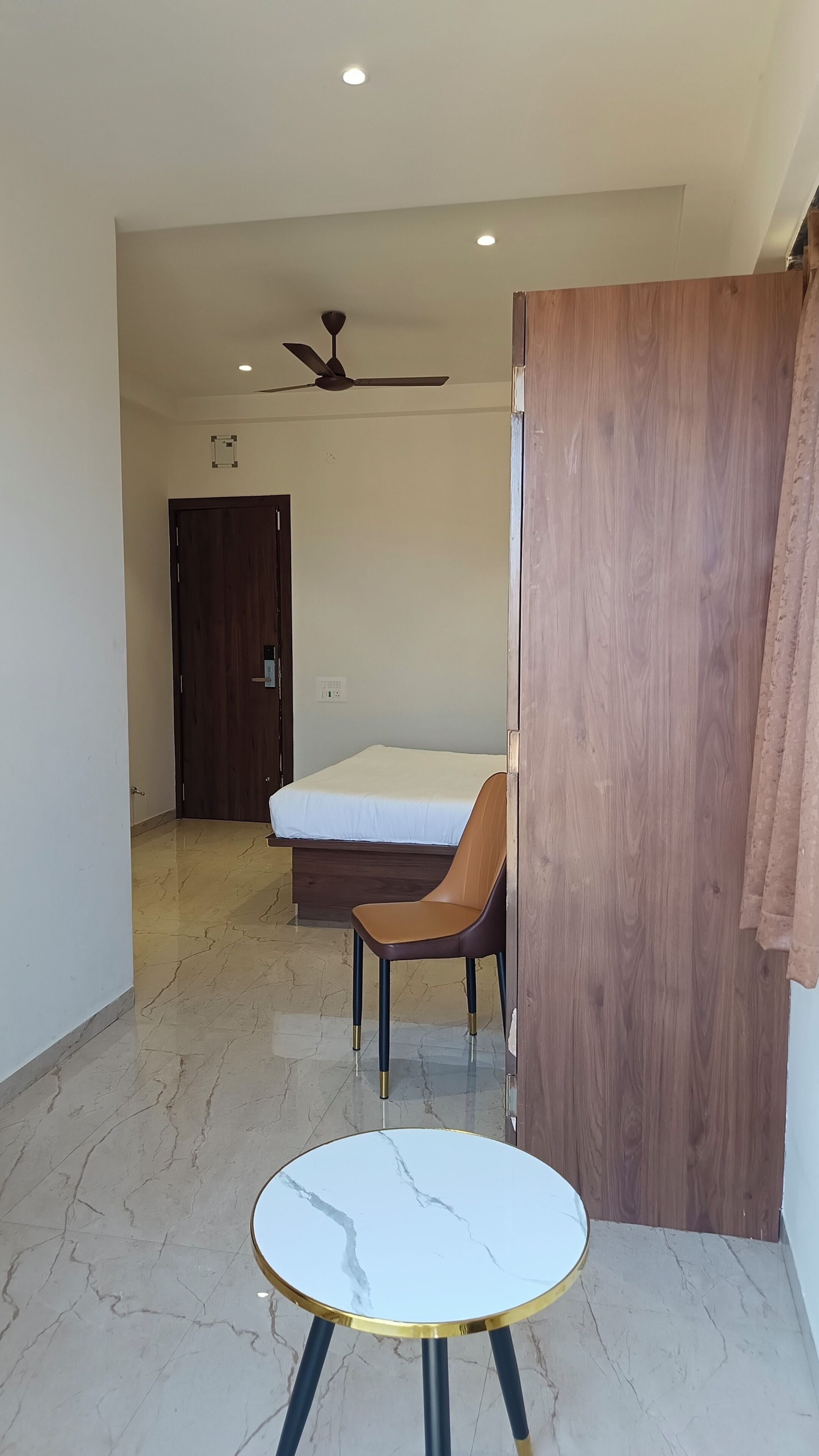 Quarto casal luxo, sacada, vista para o lago