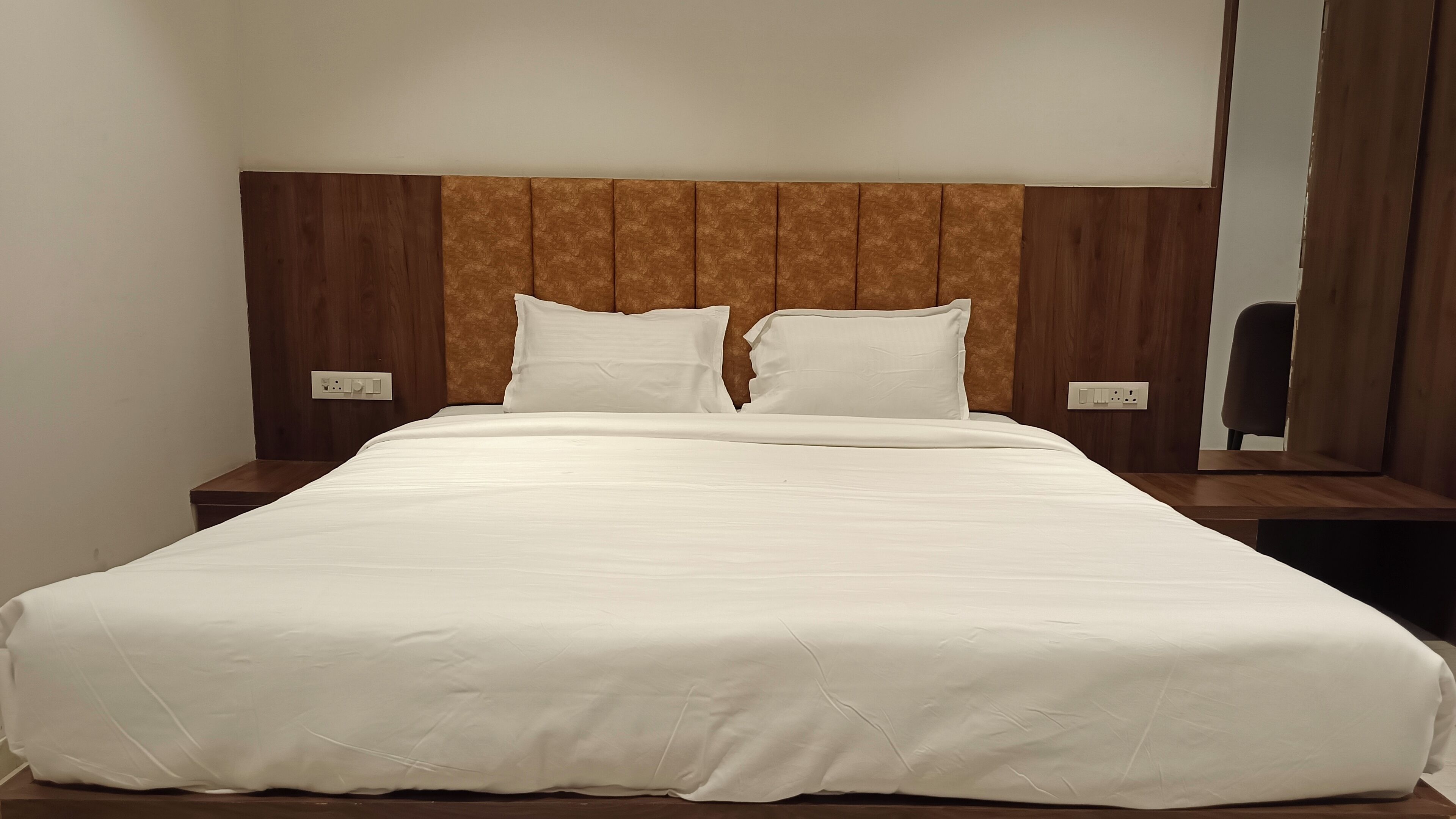 Deluxe Double Room, Balcony, Lake View | Free WiFi