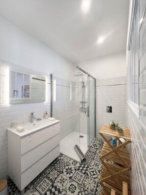 Bathroom - Vrbo Property (Guingamp)