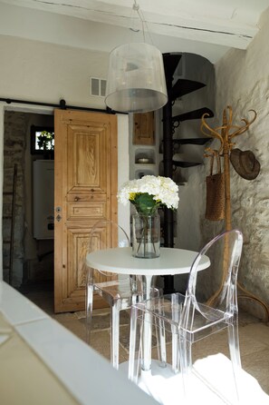 Dining - Vrbo Property (Châteauneuf-du-Pape)