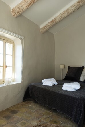 1 bedroom, Internet, bed sheets - L'Orée du Castel - Gîte at the foot of the castle (Châteauneuf-du-Pape)