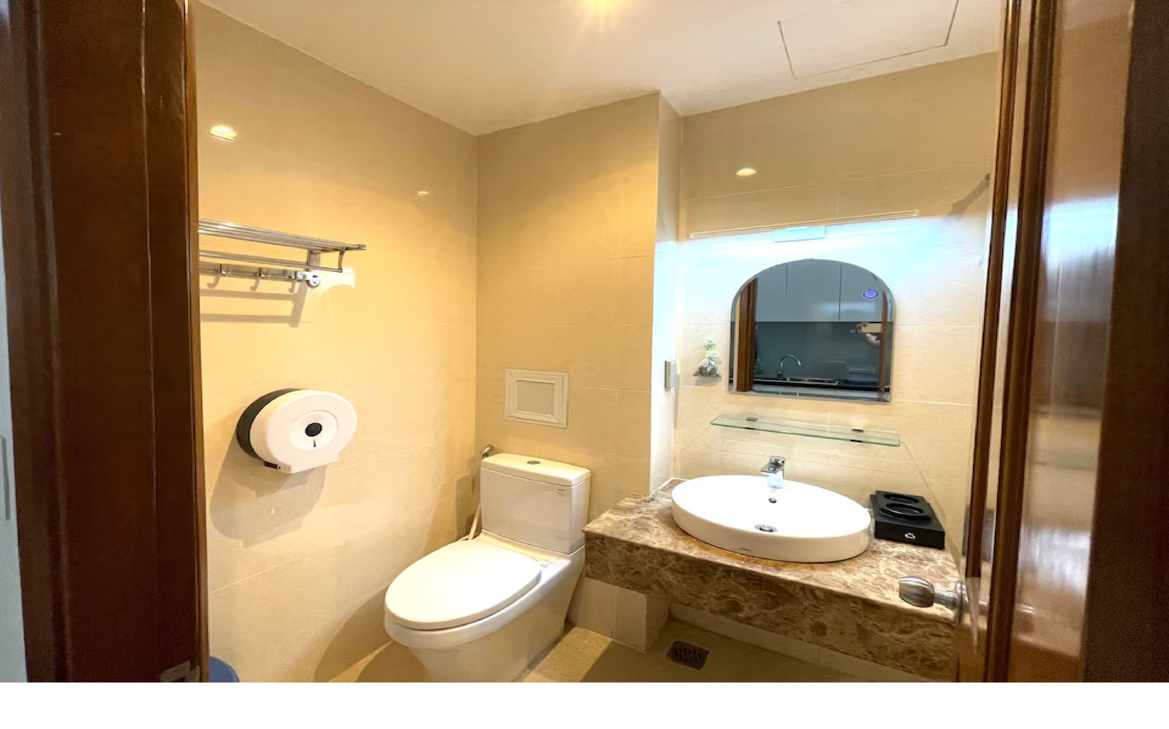 Standard Apartment, Multiple Beds, Kitchen, Pool View | Bathroom