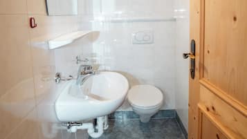 ์ํํธ, ๋ฐ์ฝ๋, ์ฐ ์ ๋ง | ์์ค