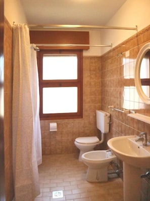Bathroom - Peace and Quiet Near the Beach and Lignano Centre (Lignano Sabbiadoro)