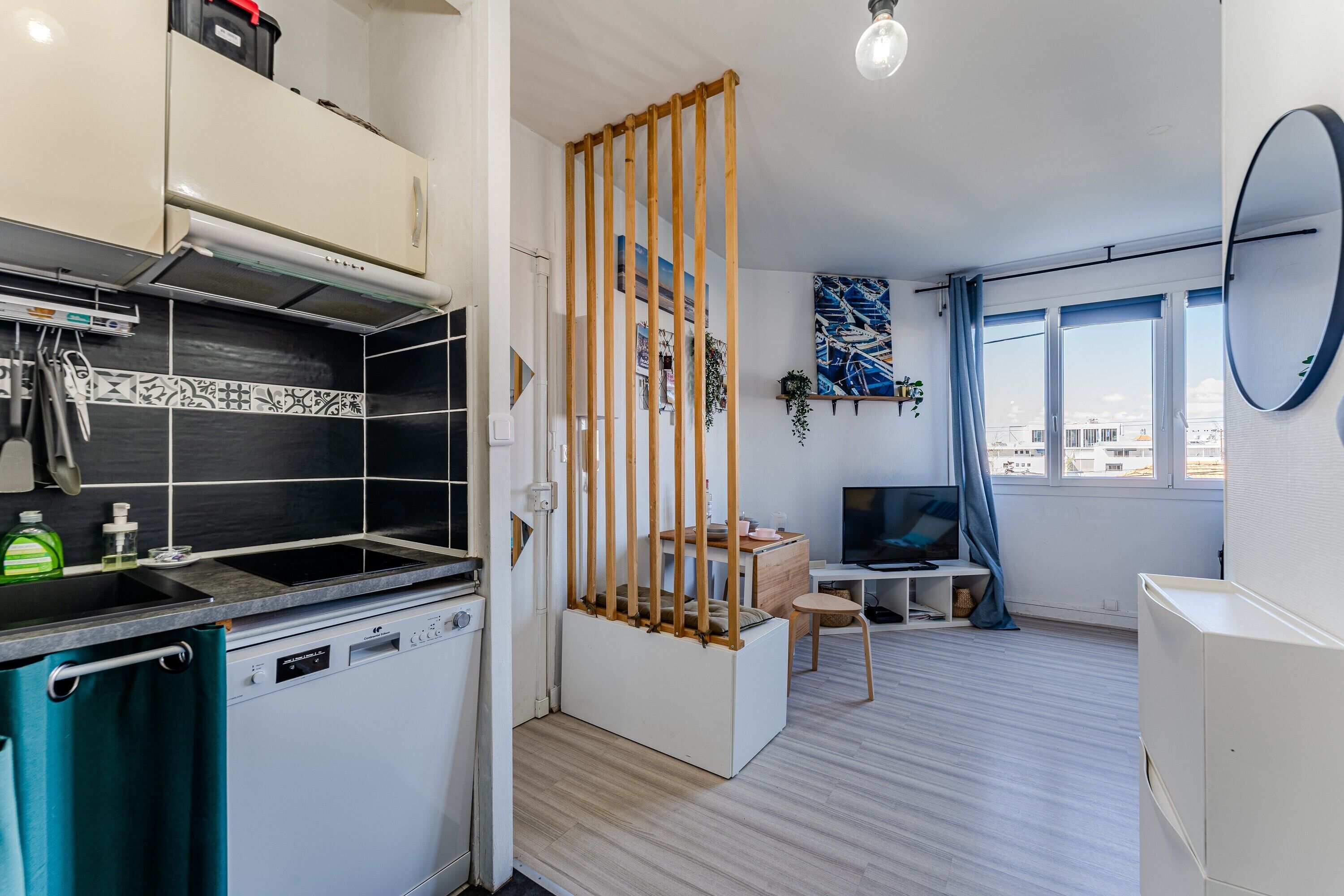 Køleskab, mikrobølgeovn, kogeplade, opvaskemaskine