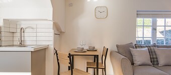 Crafters Cottage, Sandwich