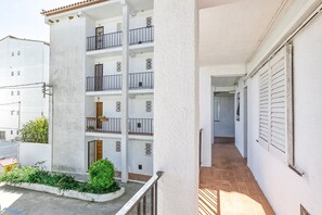 Exterior - Apartment 'Nidos Cerca De La Playa' with Air Conditioning (L'Escala)