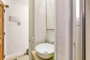 Bathroom - Apartment 'Nidos Cerca De La Playa' with Air Conditioning (L'Escala)