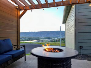 Terrace/patio - Epic river views, Newly built upscale modern home, Game room (Lewiston)