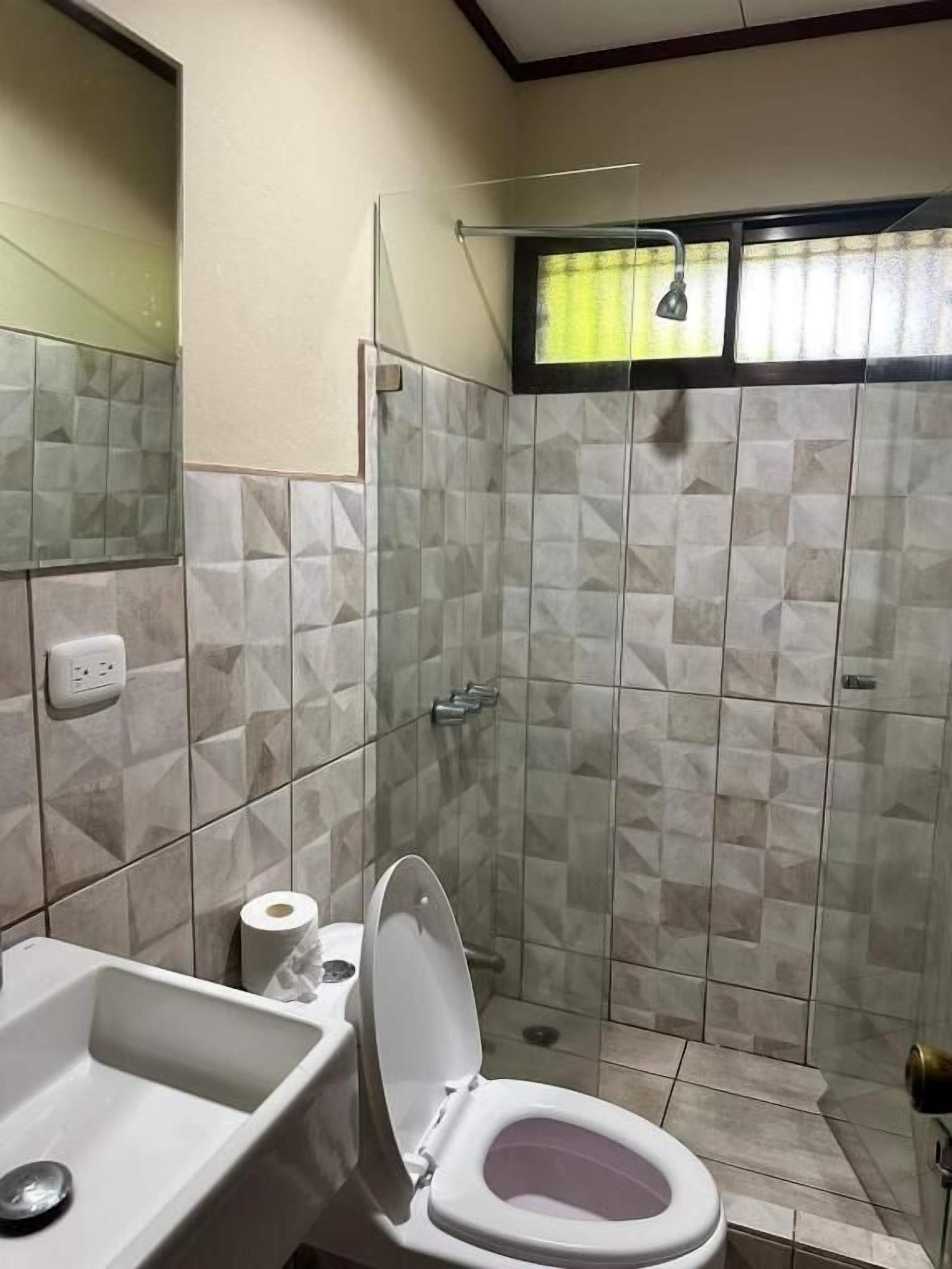 Casa clásica, balcón, vista al patio | Baño