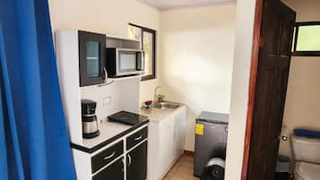 Comfort Apartment, Balcony, Sea View | Private kitchen