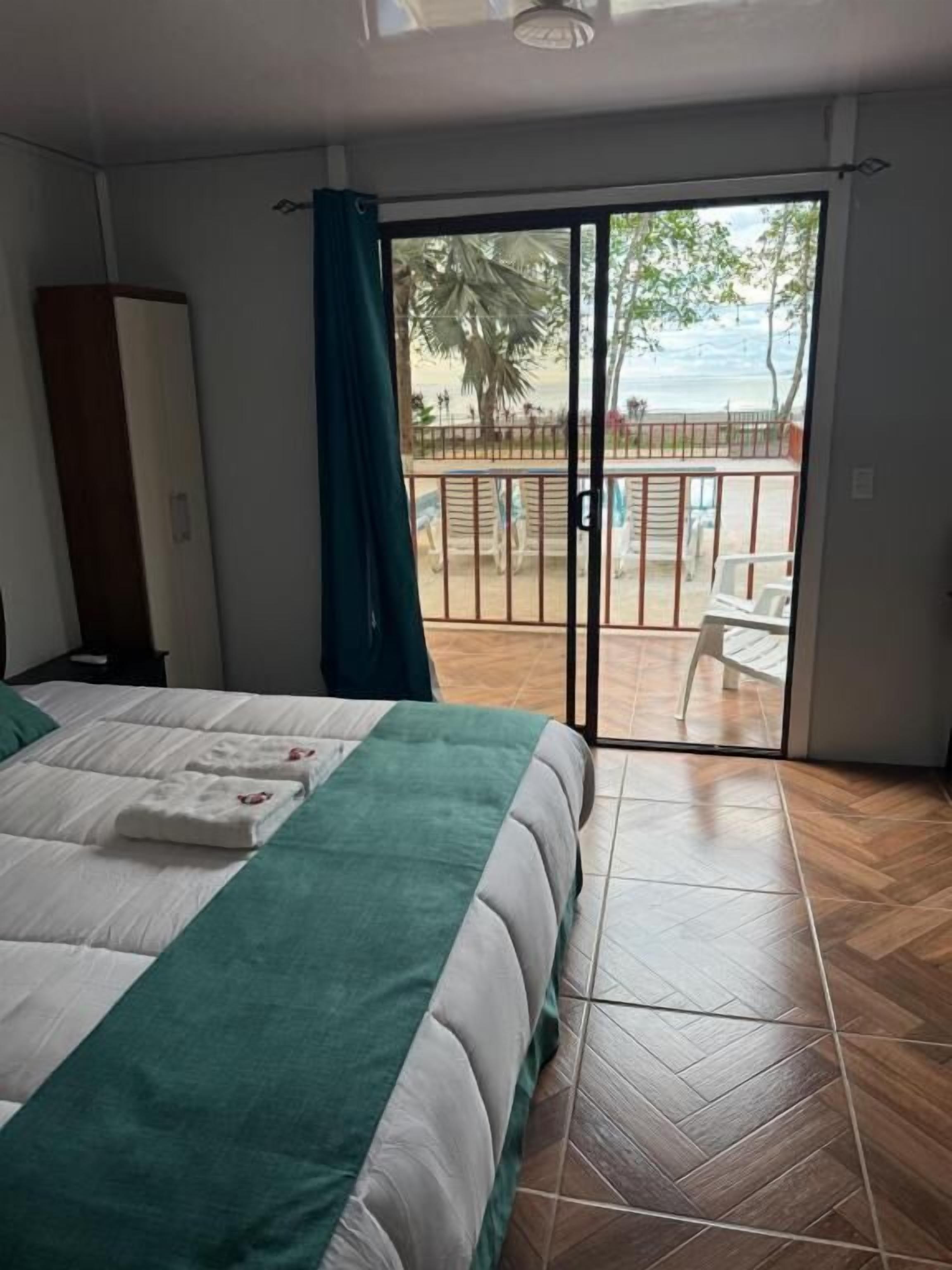 Departamento, balcón, vista al mar