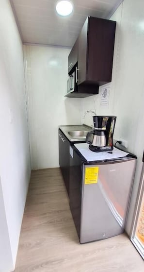 Apartment, Balcony, Courtyard View | Private kitchen | Toaster