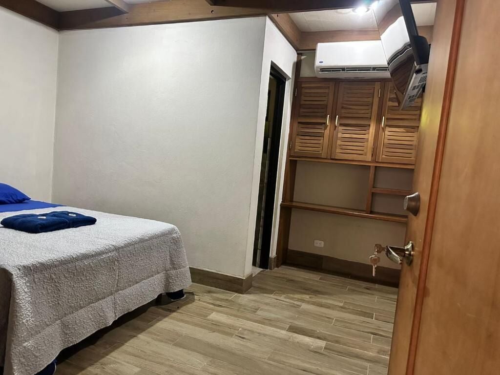 Casa clásica, balcón, vista al patio