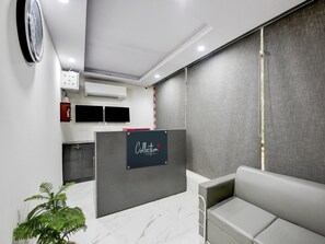 House | Reception - Collection O Hotel Evergreen (Faridabad)