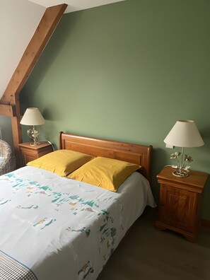 4 quartos, ferros/tábuas de passar roupa, Wi-Fi, roupa de cama