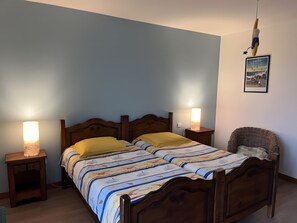 4 chambres, fer et planche à repasser, Wi-Fi, draps fournis