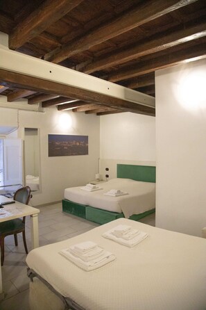 Room - Vrbo Property (Roma)