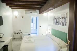 4 bedrooms, WiFi, bed sheets - Flowers Apartments Rome Campo de' Fiori (Roma)