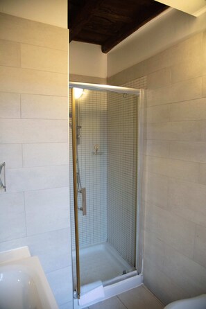 Bathroom - Vrbo Property (Roma)