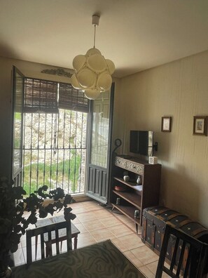 Interior - LOFT IN OLD TOWN OF CUENCA.LA MANGANA WINDOW. IN THE HISTORICAL CENTER. (Cuenca)