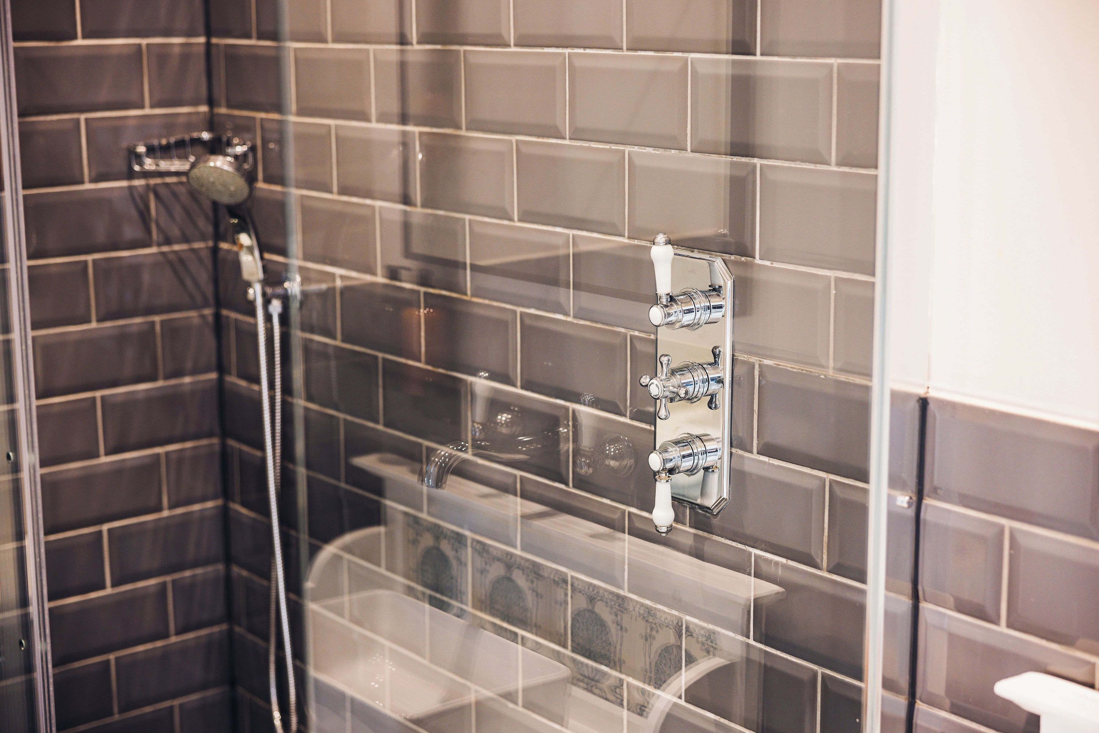 Chambre Prestige double | Douche de la salle de bain