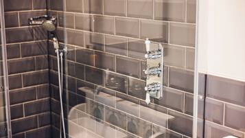 Chambre Prestige double | Douche de la salle de bain