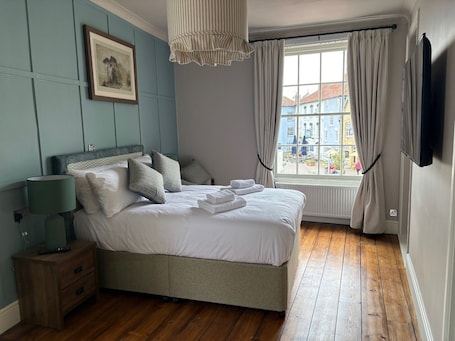 Chambre Double, 1 lit double | Draps fournis. Oak House