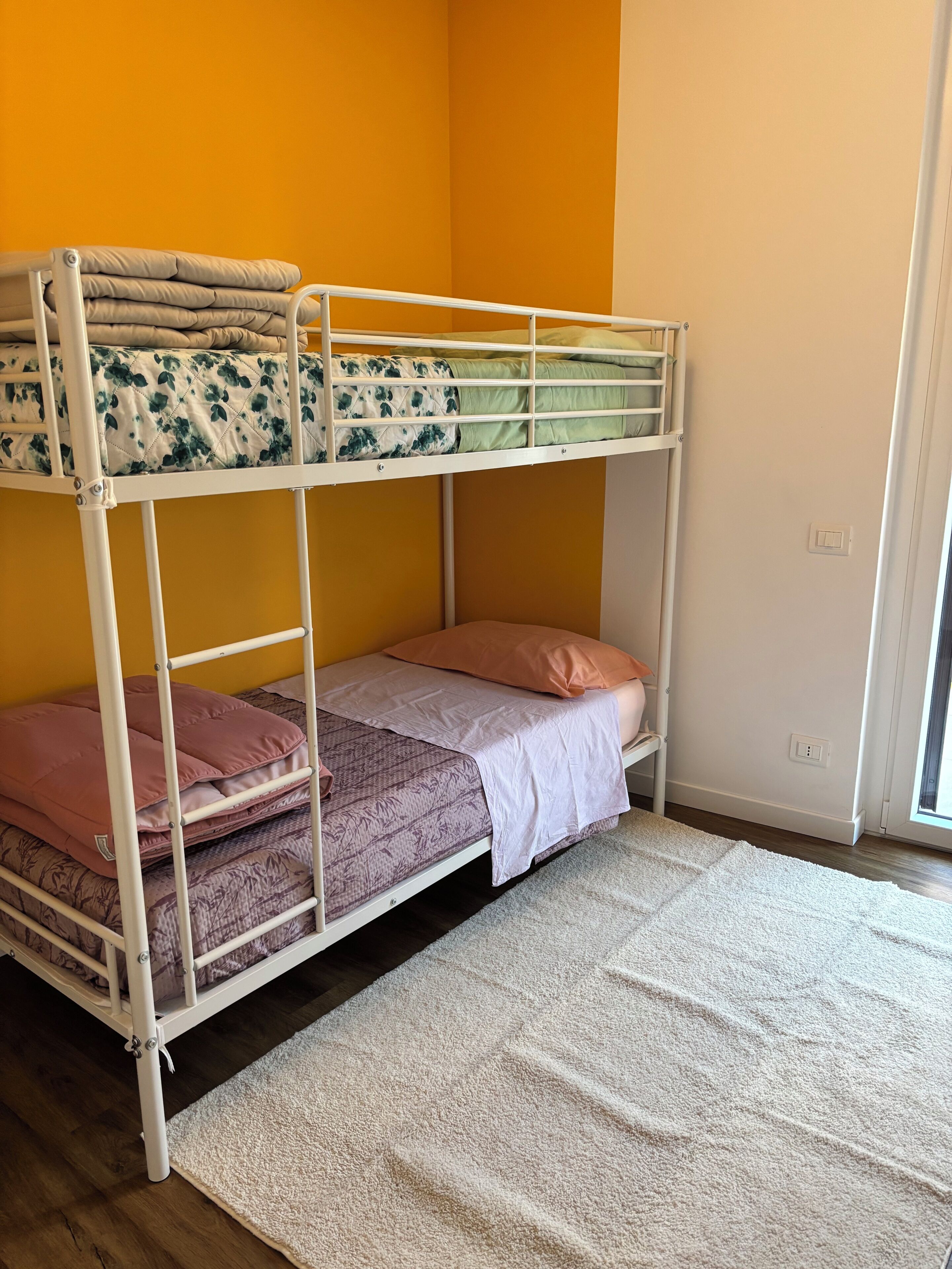 2 chambres, fer et planche à repasser, Wi-Fi, draps fournis