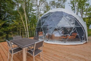 Outdoor dining - Bel Air Tremblant DÔME CLASSIQUE: 1 LIT KING, JACUZZI ET SAUNA-450PI (La Conception)