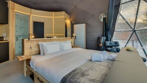 1 slaapkamer, een strijkplank/strijkijzer, gratis wifi, beddengoed