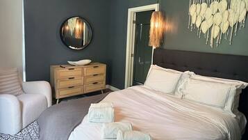 2 bedrooms, iron/ironing board, free WiFi, bed sheets