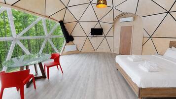 1 habitación, tabla de planchar con plancha, wifi gratis y ropa de cama