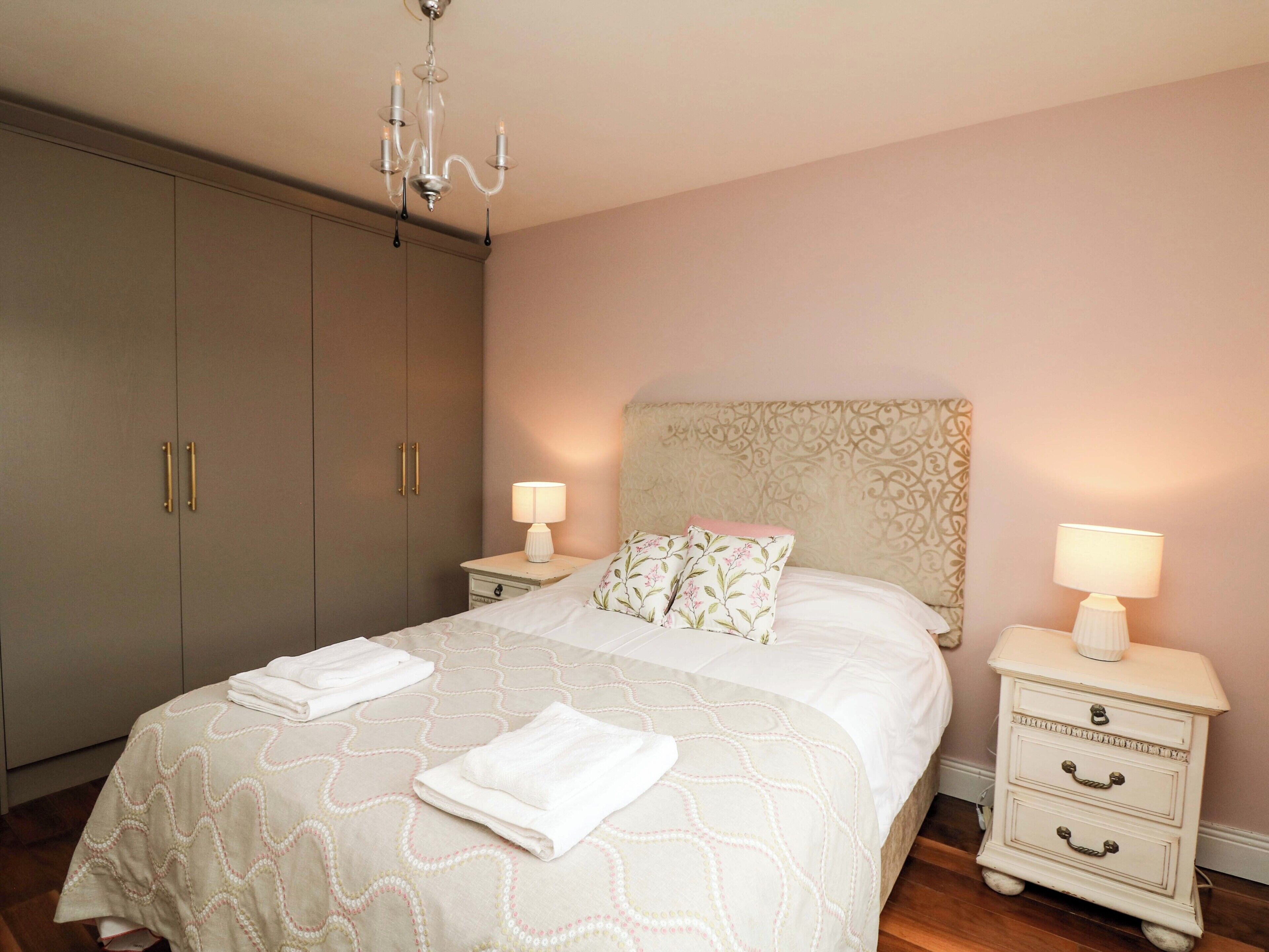 4 quartos, individualmente decorados, individualmente mobiliados