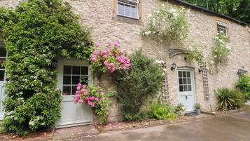 Cottage | Front of property