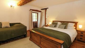 3 bedrooms, individually decorated, individually furnished, free WiFi