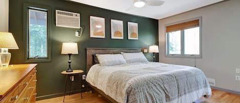 3 bedrooms, iron/ironing board, WiFi, bed sheets