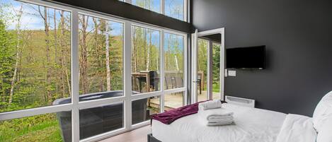 2 bedrooms, iron/ironing board, WiFi (free), bed sheets