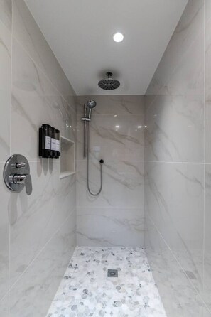 Hair dryer, towels - Stratton; 4 min. Renovated, games, fireplace! (Jamaica)