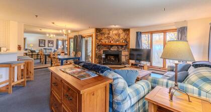 Stratton walk on/off, walk to food/drink, fireplace