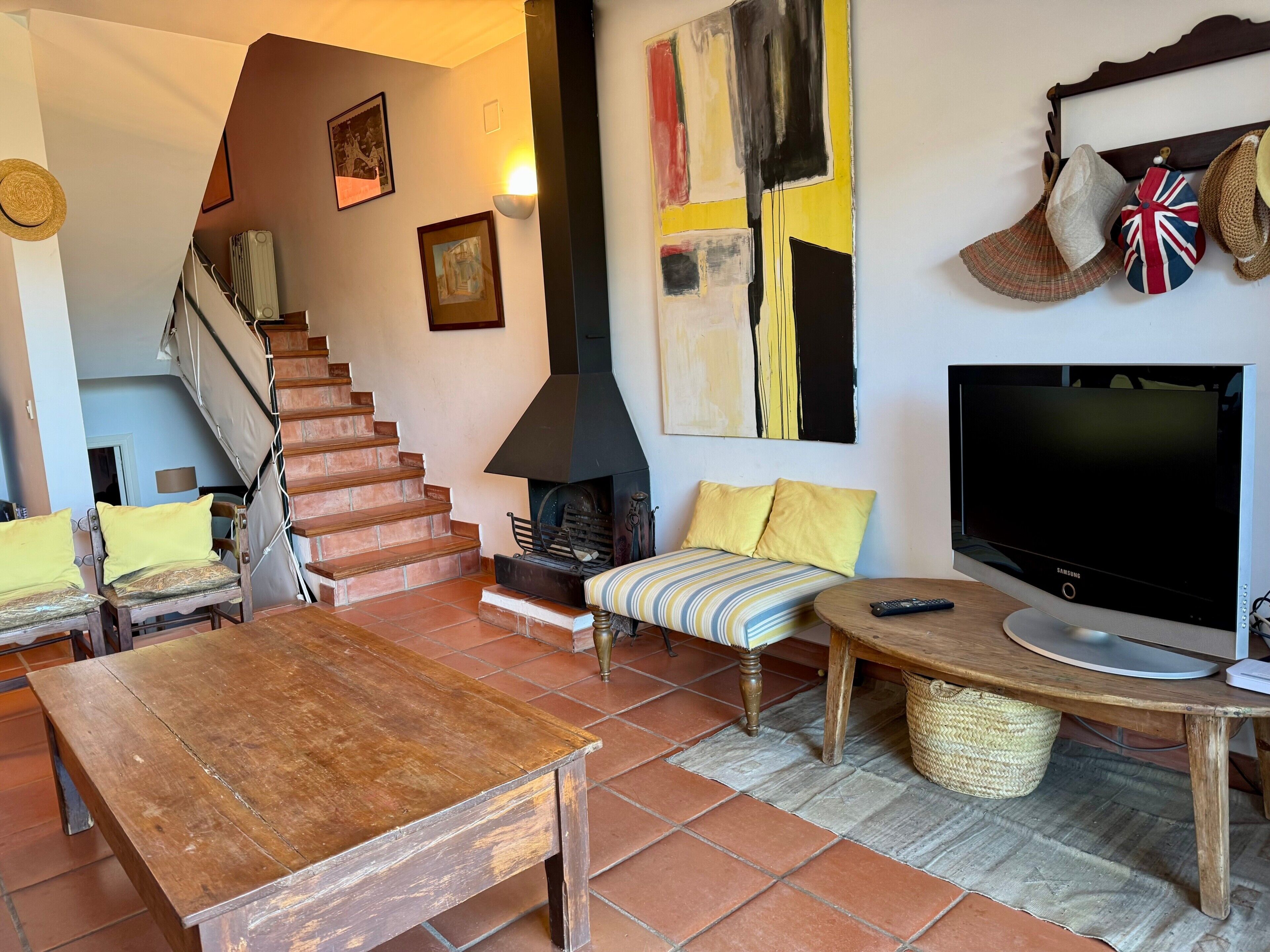 TV, fireplace