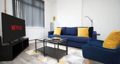 Modern 3-Bed Home | Sleeps 7 | Central Location