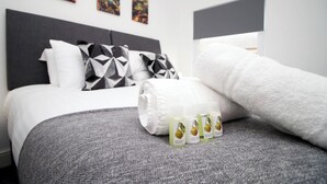 3 soverom, skrivebord, reiseseng for barn og wi-fi