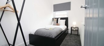 Modern 3-Bed Home | Sleeps 7 | Central Location