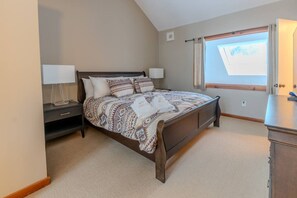 3 habitaciones, tabla de planchar con plancha, wifi y ropa de cama 