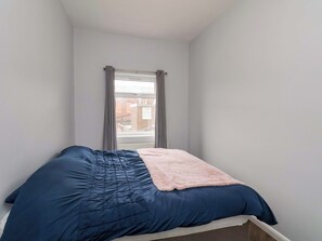 1 bedroom, individually decorated, individually furnished, free WiFi - Bartletts Base (Stockton-on-Tees)