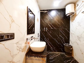 Dusche, Handtücher, Seife, Shampoo