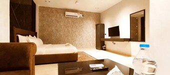 HOTEL MONDAY - Comfortable & Safe Stays